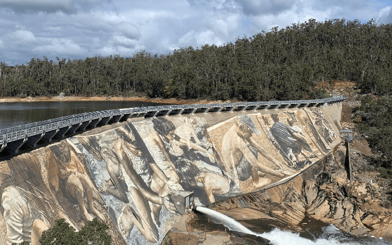 Wellington Dam and mural